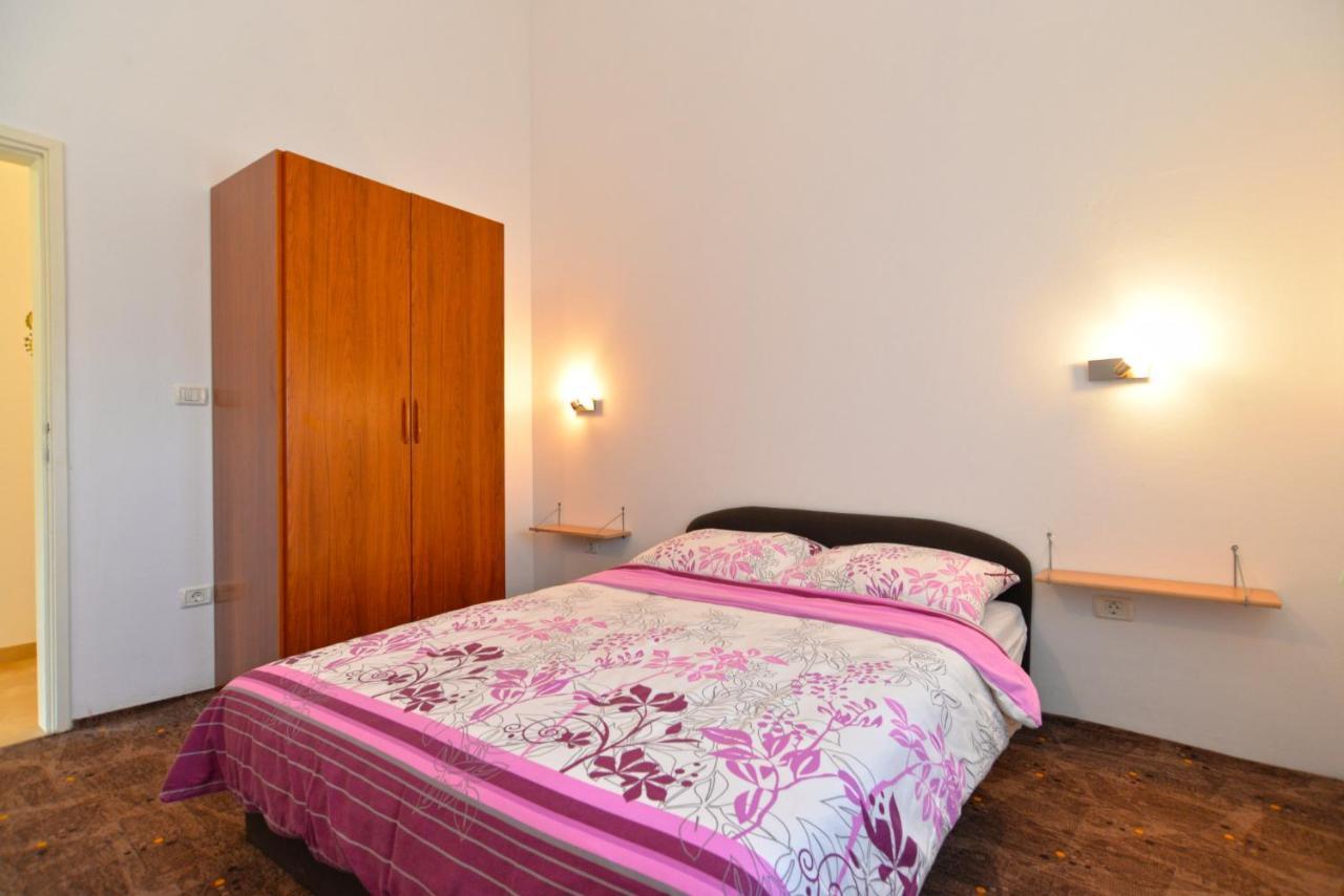 Apartments Bernarda 1773 Banjole Exterior photo