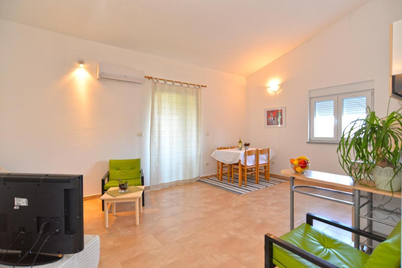 Apartments Bernarda 1773 Banjole Exterior photo